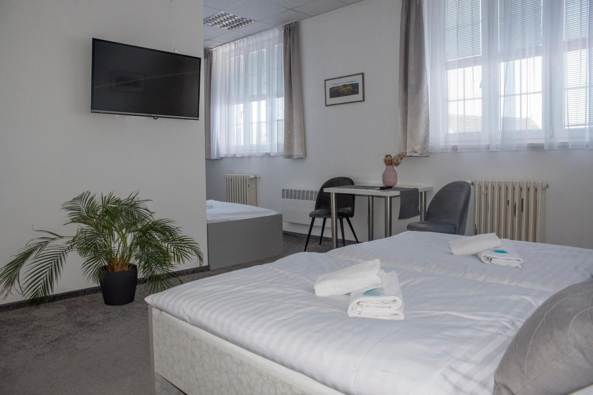 Classic Apartmany Trinec Ngoại thất bức ảnh